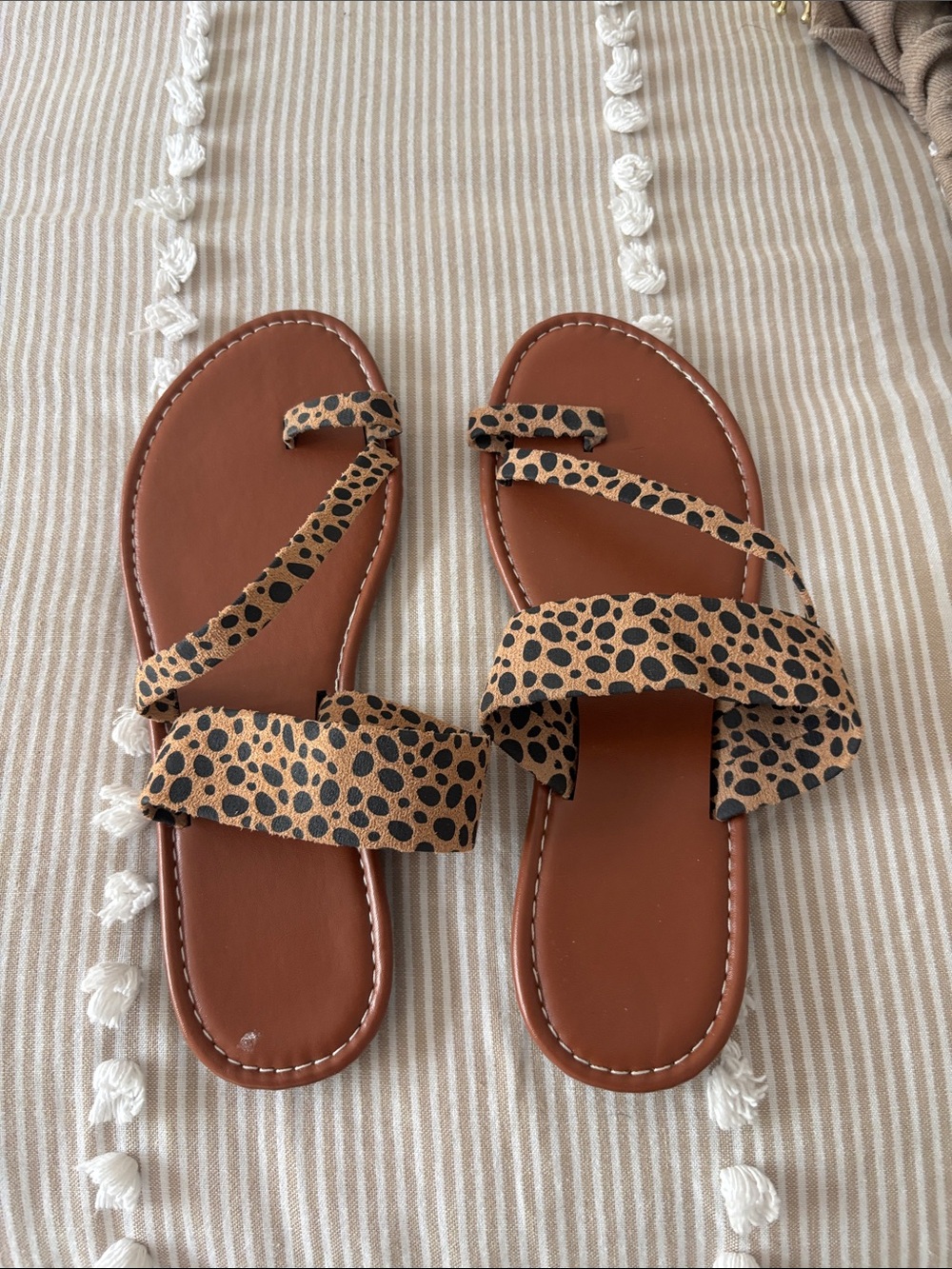 Womens Leopard Print Strappy Flat Sandals - Brown